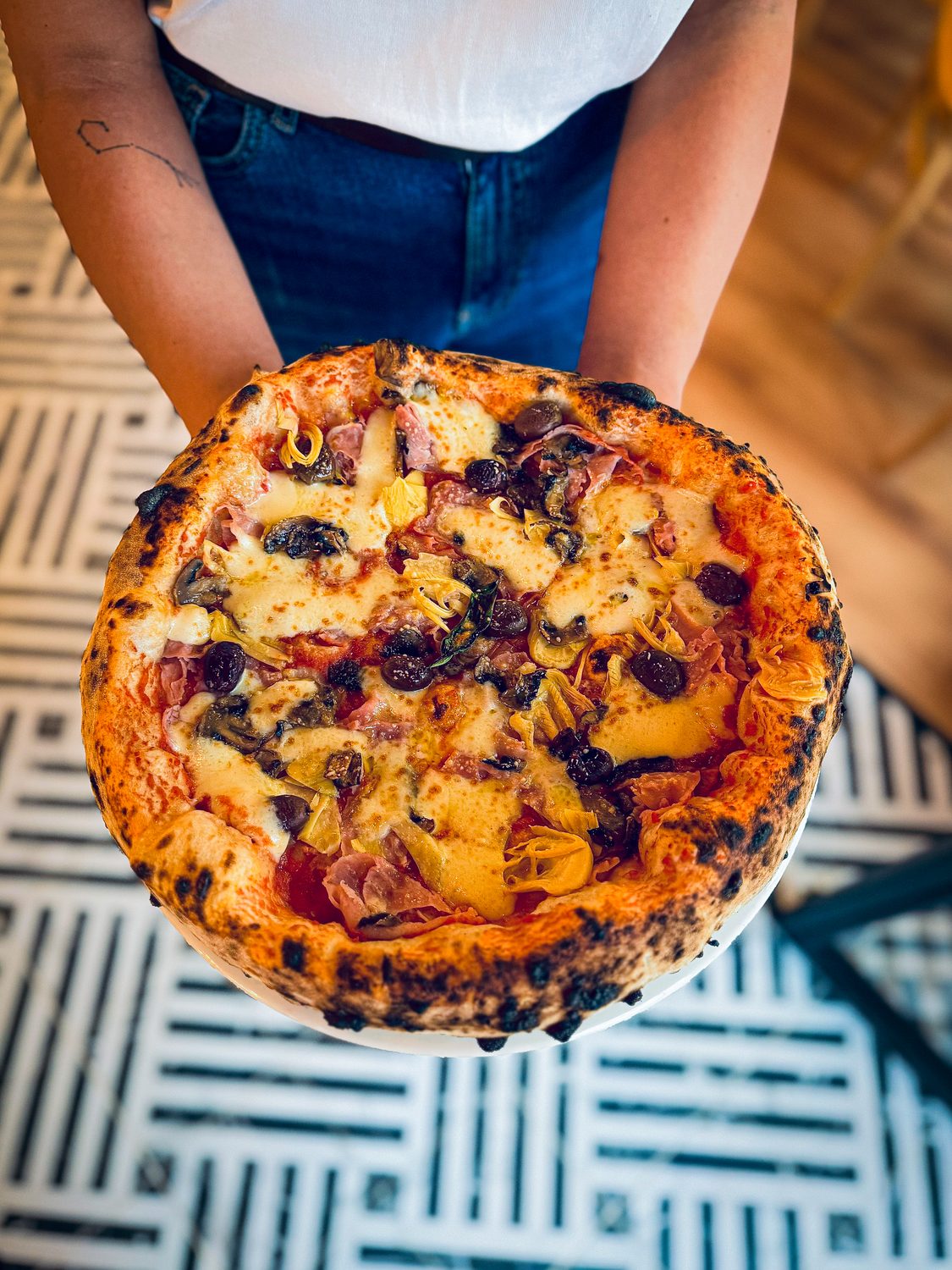 Pizza prosto z pieca w Pesca