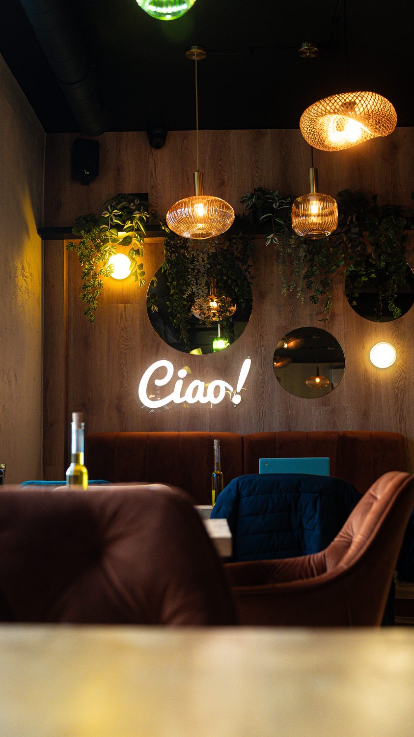 Wnętrze Pesca — neon Ciao!