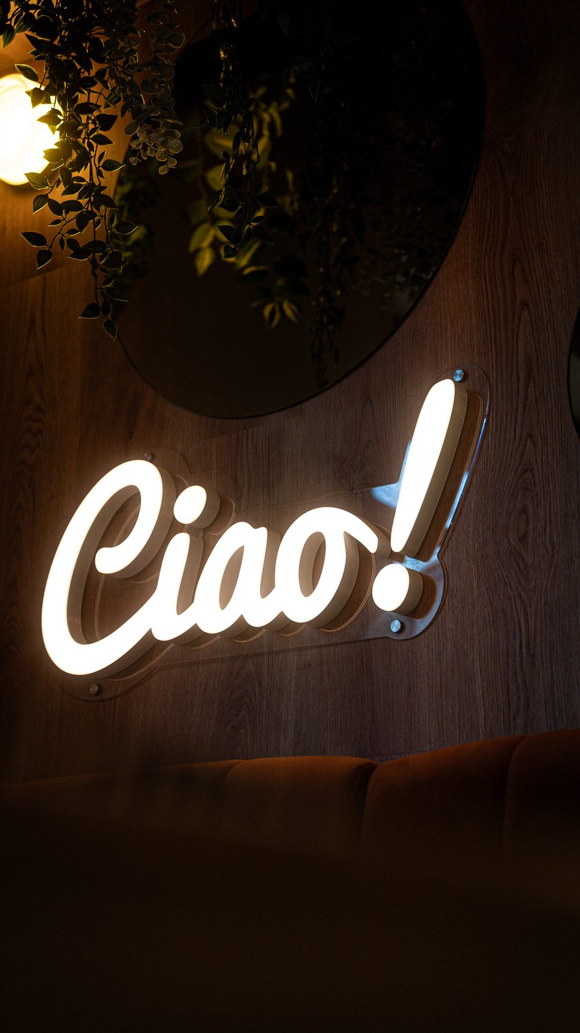 Neon Ciao! w Pesca